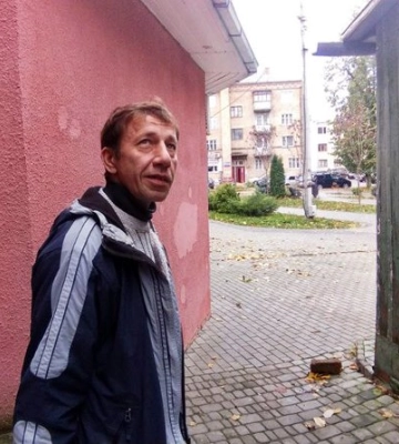 У Луцьку на проспекті Волі відновлюють аварійні балкони