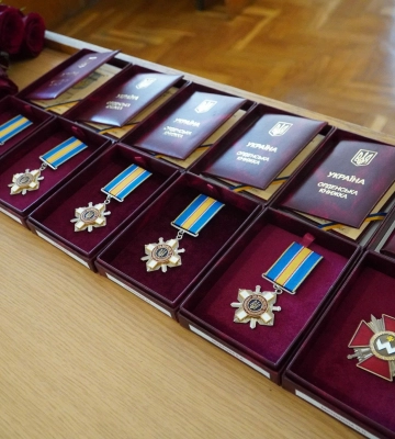 У місті на Волині родичам полеглих Захисників вручили посмертні нагороди
