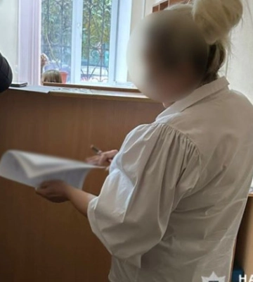 Переоформила квартиру на Печерську, яка була під арештом: підозрюють державну реєстраторку