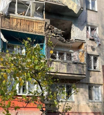 Оккупанты в очередной раз обстреляли Херсон: один человек погиб, есть раненые
