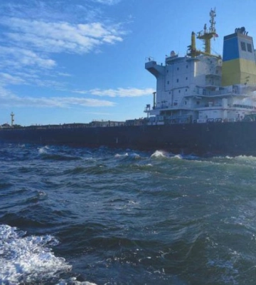 Україна не припинила роботу портів Великої Одеси після ракетного удару по цивільному судну, — Мінвідновлення