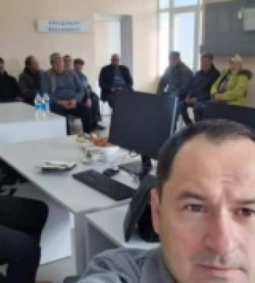 Нардеп від Первомайщини спілкується з селянами особисто Нардеп від Первомайщини спілкується з селянами особисто