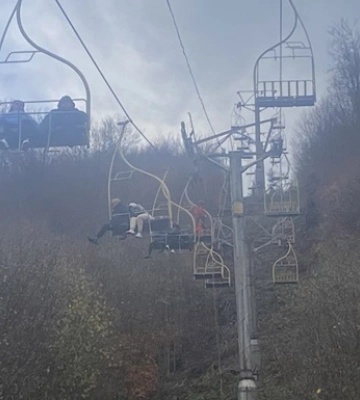 На Закарпатті рятувальники зняли зі зламаного підйомника 22 туристів