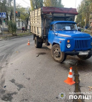 Зіткнення двох автомобілів на перехресті в Миколаєві - слідчі встановлюють обставини автопригоди, у якій травмувалися двоє людей