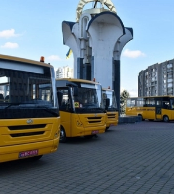 П&#039;ять громад на Волині отримали шкільні автобуси