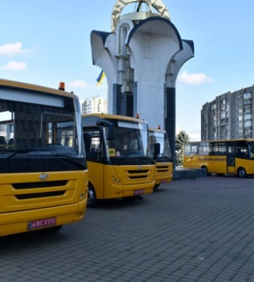 П&#039;ять громад на Волині отримали шкільні автобуси