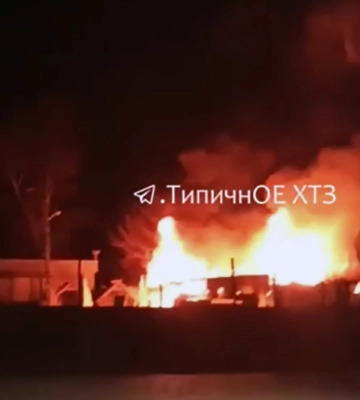 На метро «Індустріальна» в Харкові горить торговий павільйон