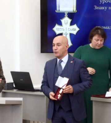 У Києві відбулася церемонія нагородження знаком народної пошани «Хрест громадянських заслуг»