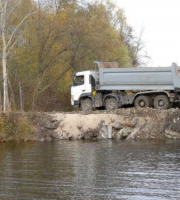Забудовник засипає будівельним сміттям канал між озерами Тягле і Небреж - Ксенія Семенова 