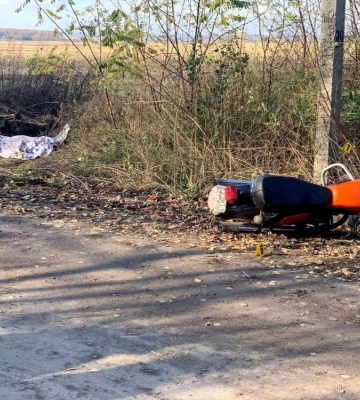 Врізався у дерево: на Дубенщині загинув 15-річний мотоцикліст