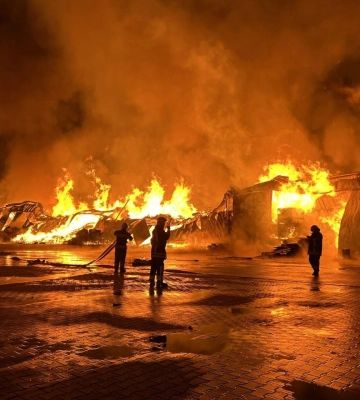 У Вінниці масштабна пожежа. Горять склади