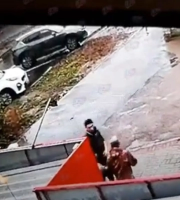 Избил и убежал: мужчина напал на сотрудника ТЦК в Житомире (видео)