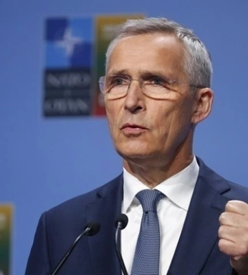 Столтенберг призвал дать Украине больше оружия