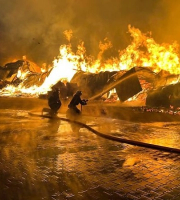 У Вінниці вночі спалахнула масштабна пожежа (ФОТО)