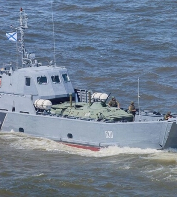 Українські бійці вразили два російські десантні катери у Криму