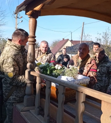 Два тижні тому виповнилося 29: у Луцькому районі все село попрощалося з молодим Героєм Якимом Киричуком. Фото