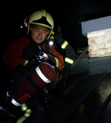 26 рятувальників гасили пожежу у квартирі на вул. Вітовського