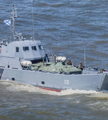 Українські бійці вразили два російські десантні катери у Криму
