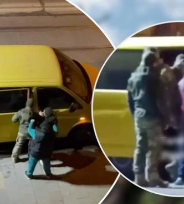 Во Львове военкомы силой затащили мужчину к авто: в ТЦК отреагировали