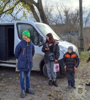Поліція вивезла ще 16 дітей з небезпечних районів Харківщини