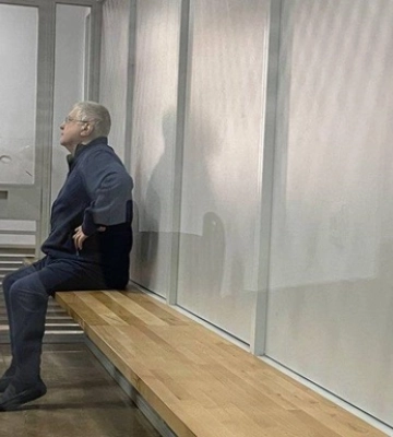 Суд оставил Коломойского под арестом