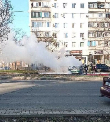 У Маріуполі рух спротиву підірвав автомобіль місцевого “поліцейського” у день їхнього професійного “свята”, – Андрющенко