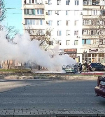 У Маріуполі підірвали авто поліцейського-окупанта