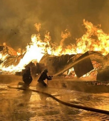 У Вінниці вночі спалахнула масштабна пожежа (ФОТО)
