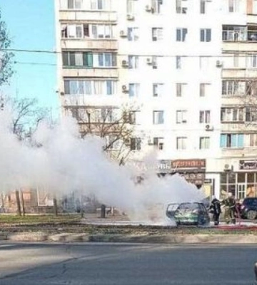 &quot;Передали подарок&quot;: в Мариуполе взорвали автомобиль одного из российских &quot;полициантов&quot;