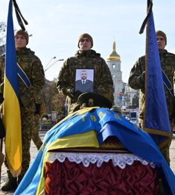 Із нацгвардійцем та письменником Максимом Петренком, який віддав життя за Україну, попрощалися в Києві. ВІДЕО+ФОТОрепортаж