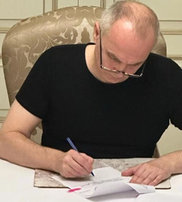 Суд оставил Коломойского под стражей