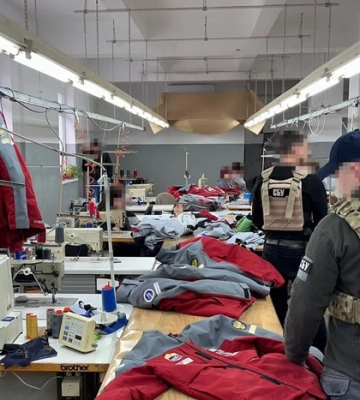 На Закарпатті фабрика шила одяг для російських лижників. СБУ розкрила схему 