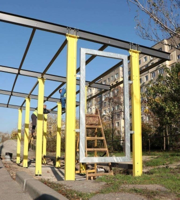 У Дніпрі за гроші інвесторів облаштовують зупинкові комплекси