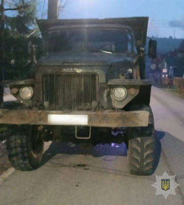 У Ясінях півторарічна дитина потрапила під колеса вантажівки, коли нетвереза мати відволіклась