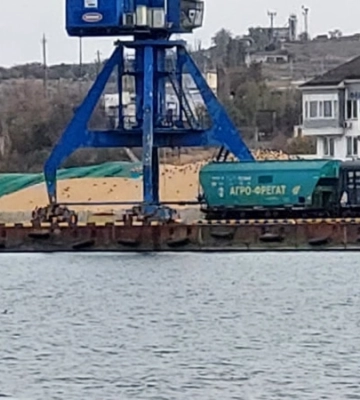 Військові вантажі, перевалка зерна. Як морські порти Криму б&#039;ють рекорди під час війни