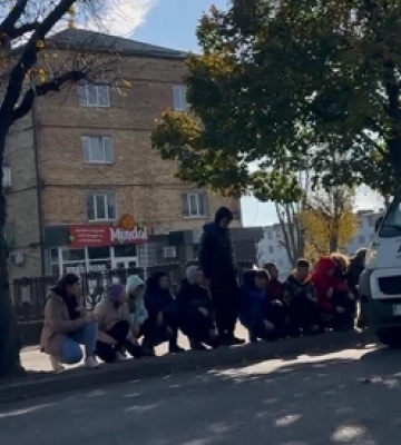 На Волині навколішки прощаються з молодим Героєм Павлом Гасичаком, який загинув від несумісних з життям поранень
