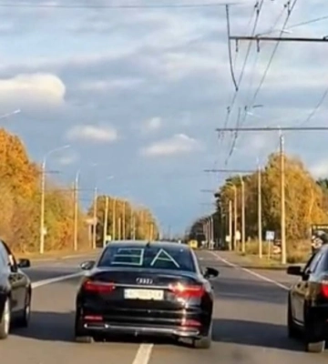 Біля Луцька чоловік оригінально зробив пропозицію своїй дівчині. Відео