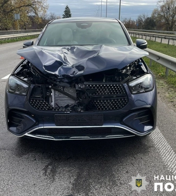 На трасі Київ-Чоп нардеп на &quot;Mercedes&quot; збив на смерть 18-річну дівчину