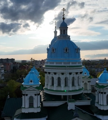 У Сумській облраді не схотіли повертати Троїцький собор у комунальну власність У Сумській облраді не схотіли повертати Троїцький собор у комунальну власність