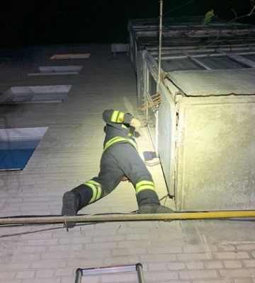 Довго не виходила на зв&#039;язок: у Луцьку визволяли жінку з зачиненої квартири
