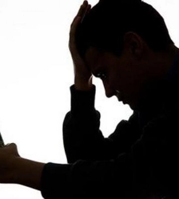 У Дніпропетровській області чоловік до смерті забив співмешканку табуретом та пляшкою