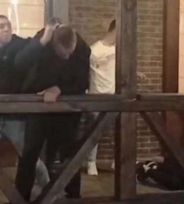 У Полтаві в місцевому кафе побилися чоловіки. Відео
