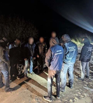 На Закарпатті правоохоронці викрили ділків, які переправляли через кордон військовозобов’язаних чоловіків