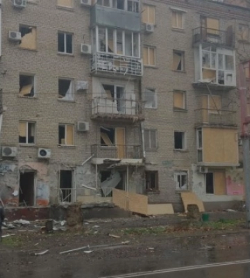 Росіяни масовано обстріляли середмістя Херсона, є руйнування