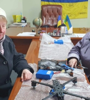 На Прикарпатті пенсіонерки придбали два дрони для ЗСУ