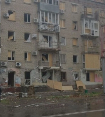 Росіяни масовано обстріляли середмістя Херсона, є руйнування