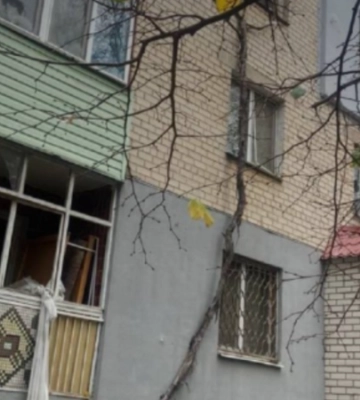 Росіяни масовано обстріляли середмістя Херсона, є руйнування
