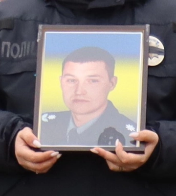 У Тростянці попрощалися з загиблим майором поліції Євгенієм Покотилом