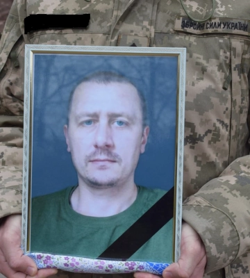 Лебединська громада попрощалася із солдатом Артемом Сушею