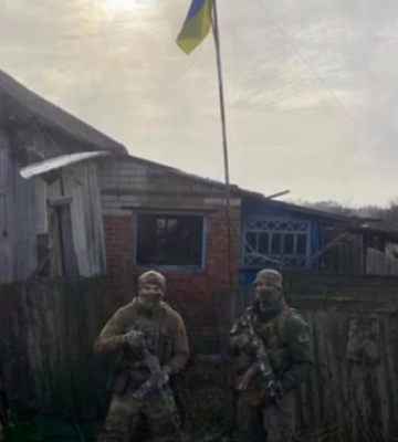 Прикордонники підняли прапор в &quot;сірій зоні&quot; на Харківщині